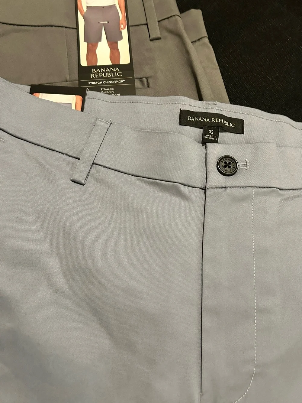 Banana Republic Men’s Flat-Front Shorts in Light Blue & Gray, size 32